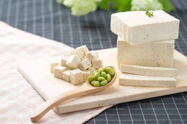 胃痛怎么办？医生建议：豆腐别碰，这四种食物帮你养胃止痛