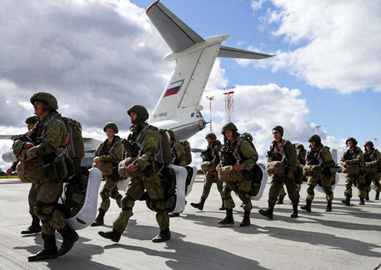 原创            梅德韦杰夫“言出惊人”，普京或将带领俄罗斯，为下一个大规模冲突做准备