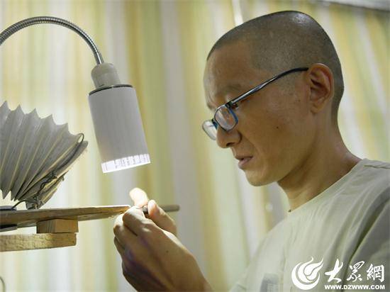 微雕艺术的乡村奇迹：刘志田的匠心之旅