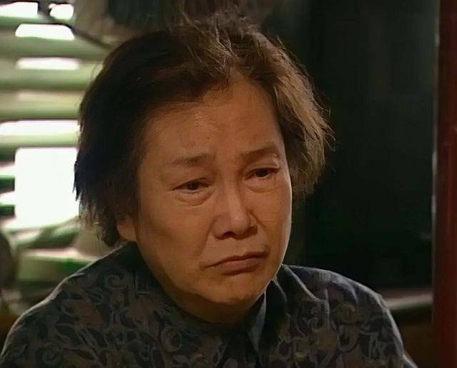 一路走好！香港知名演员举行设灵仪式，撞上台风天气遗体提前火化