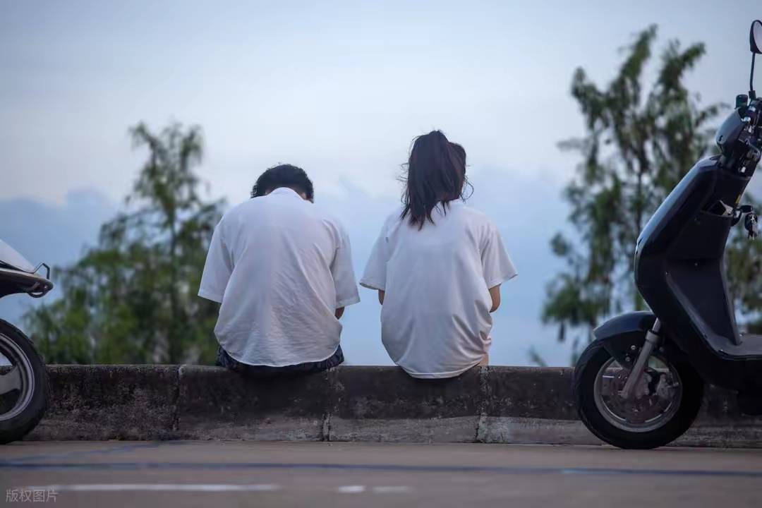 原创            男人想结束一段关系，不会明说，但会做这三件事