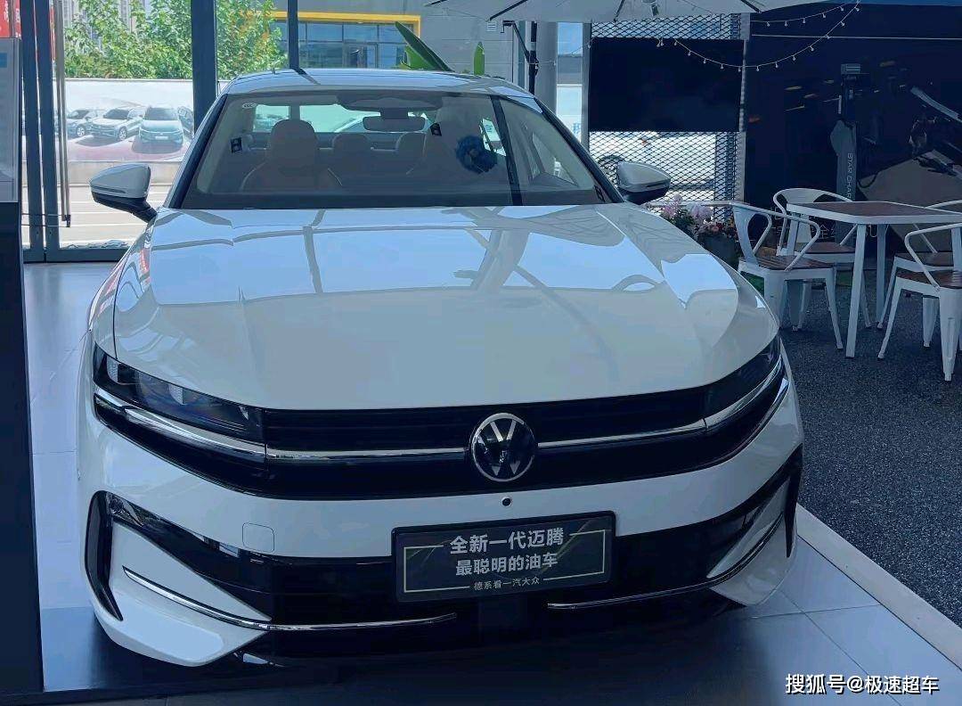 原创            全新一代迈腾“白色实车”曝光，规整大气，很有竞争力