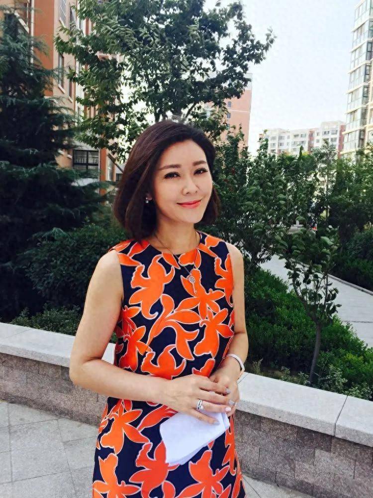 原创            主持人王小骞：女儿曾患矮小症，离开央视后大赞国外，如今怎样?