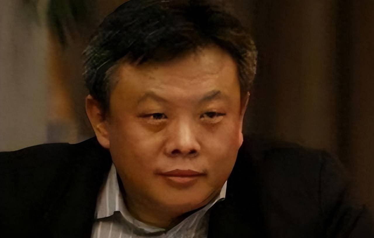 原创            导演蒋虎：与主持人春妮离婚后，至今未婚，今退居幕后身份不简单