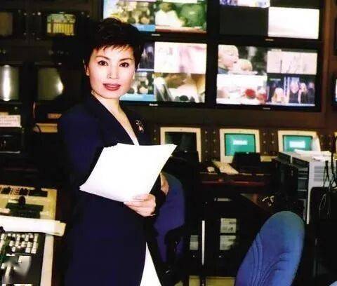 央视国脸李瑞英：稳坐主播28年，却因儿子坠楼，被批“六亲不认”