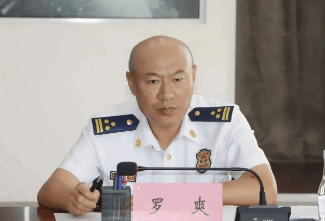 总队长、副总队长先后主动投案