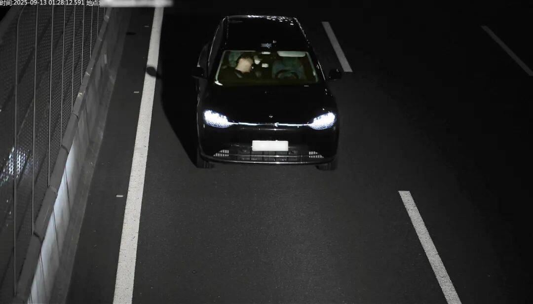 深夜，司机在副驾睡着……谁在开车？细节公开太吓人！