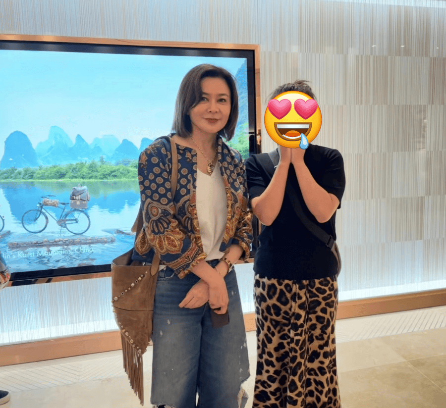 62岁关之琳近照曝光！打扮精致漂亮，王晶称她19岁时被老男人骗