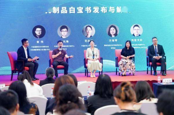 专家辟谣：喝牛奶长痘、四高不能喝？2025白皮书揭示真相