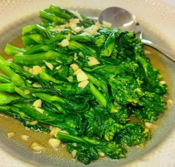 原创            建议中老年人：别太节省，常吃3种食物，一润肺，二清肝，三排毒