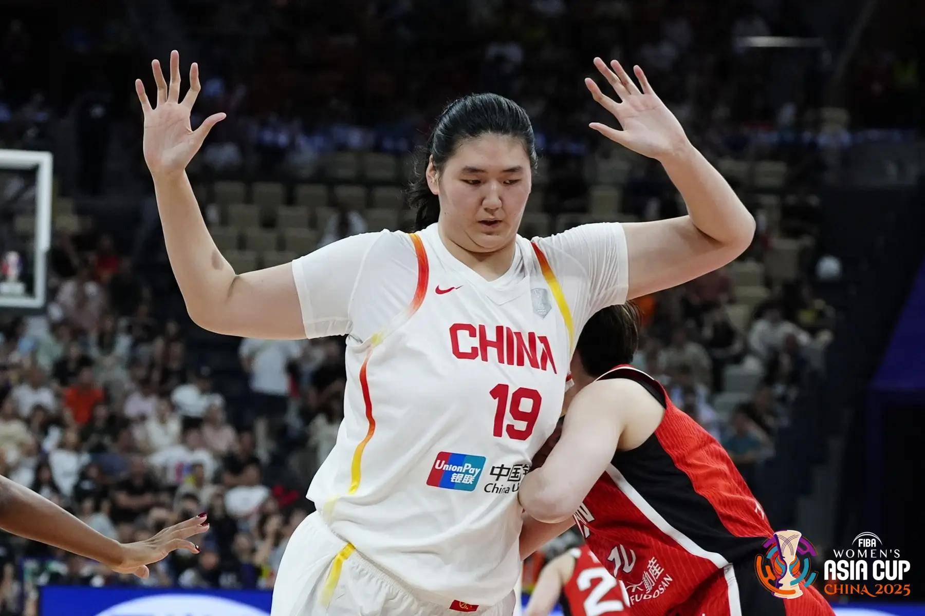 连拉带拽！宫鲁鸣：亚洲杯张子宇遭遇对手坏动作