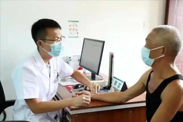 56岁男子查出糖尿病，天天喝豆浆，复查时医生称赞：6点做得好