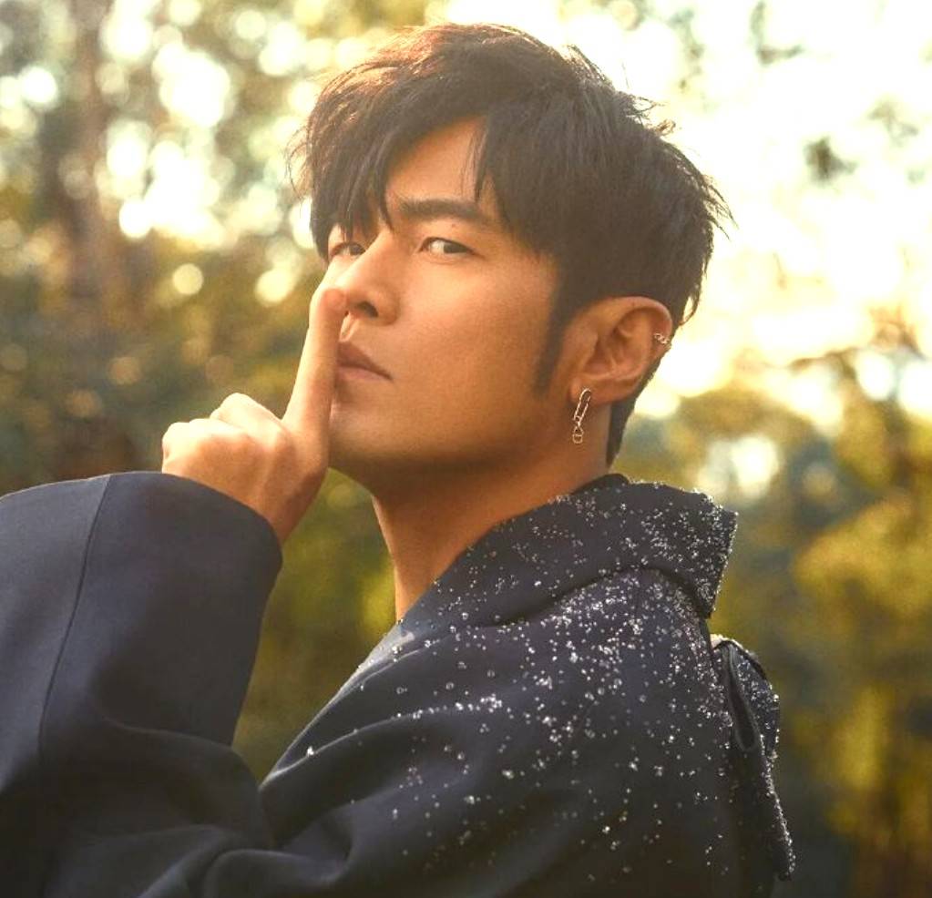 原创            我娃上课放《青花瓷》，老师随口一句‘词写得真美’，我差点在家长群里哭出声