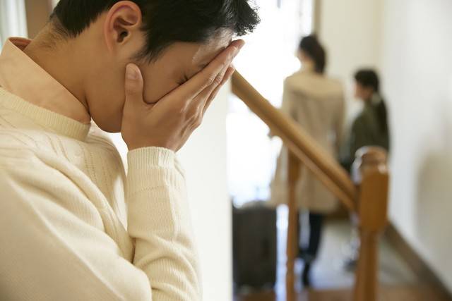 如何让出轨男真正愧疚？不是哭闹，是让他看清失去什么？