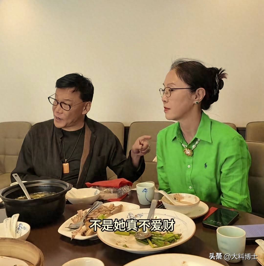 原创            李国庆为张丹红下血本了！前脚德国吃米其林，后脚法国酒庄品红酒