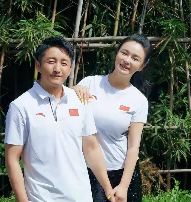 原创            太丢人了！邹市明夫妇参加婚礼，冉莹颖的一个举动让拳王无地自容