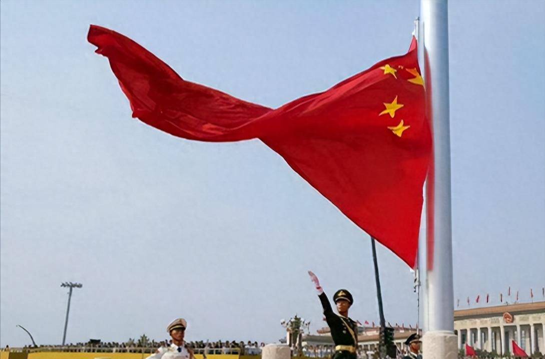 原创            受邀观礼阅兵！曾卖房给霍思燕买钻戒，杜江一点都不“简单”