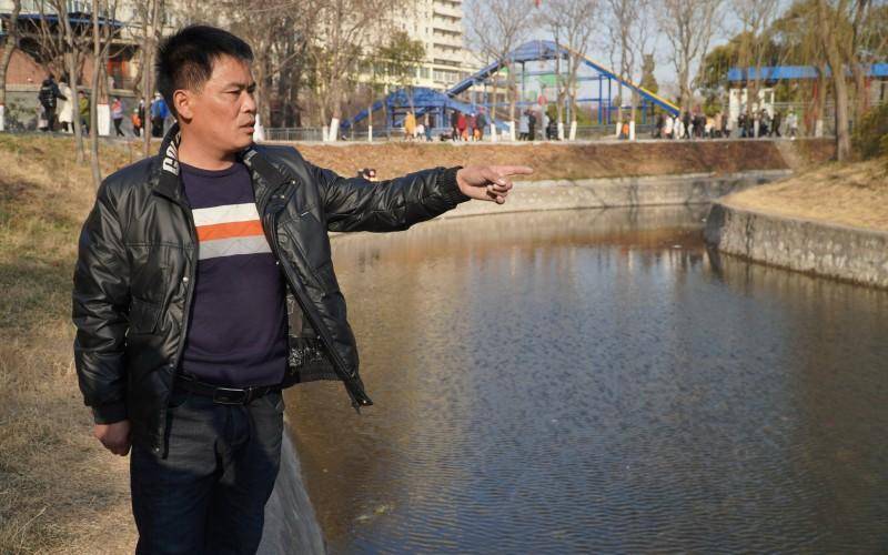 原创            回顾：小伙跳河救人，体力不支留遗言，不料被救女子拉住了他