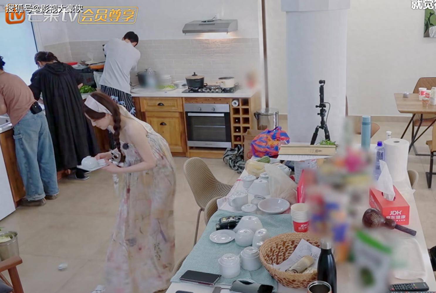 同样在花少闯祸，张雅琪和迪丽热巴的不同待遇给所有艺人提了个醒