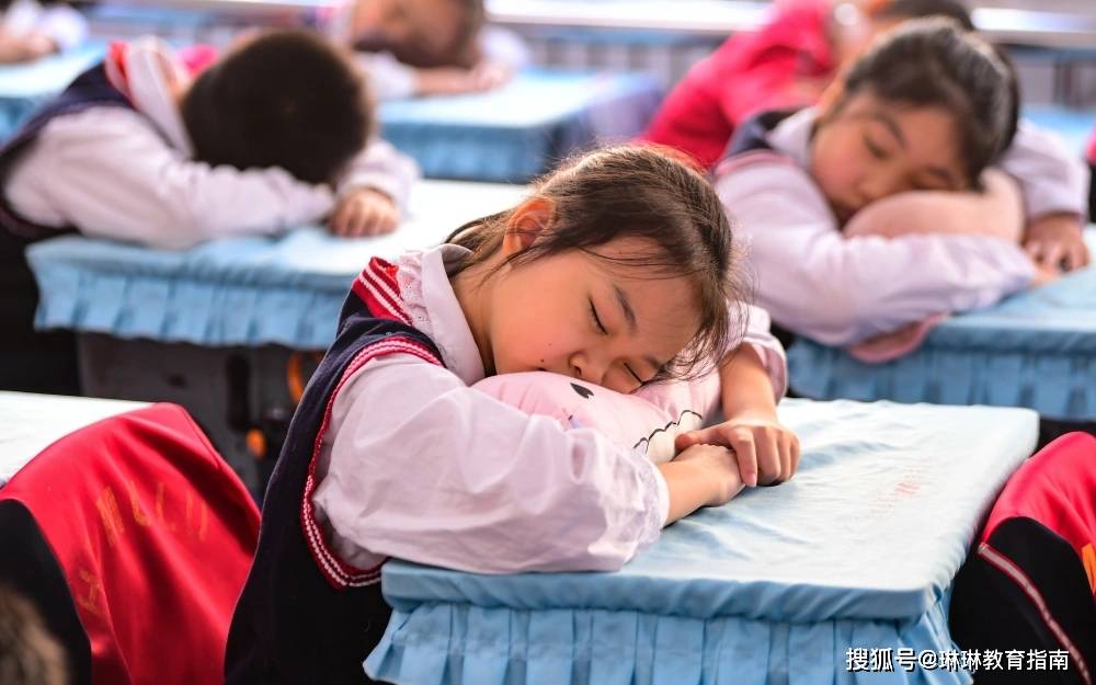 原创            “江浙沪也不过如此！”一张小学生午睡照火了，外省家长都看不下去