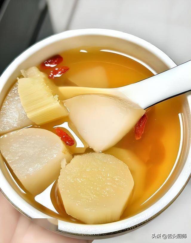 换季总干咳？厨房里就有“润肺宝”！4道美食换着吃，喉咙更舒服