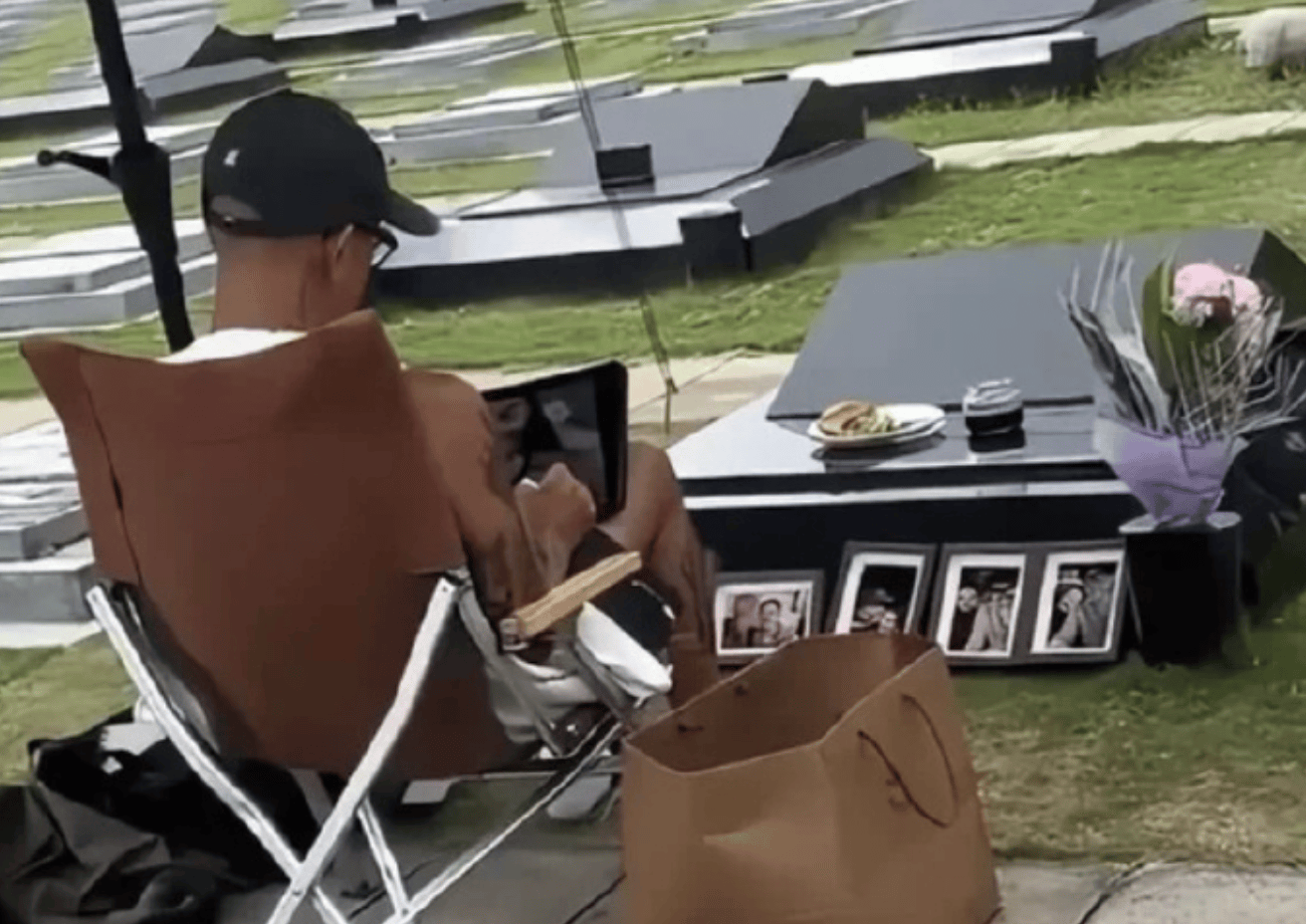 具俊晔在大S墓碑刻情侣纹身誓言：REMEMBER TOGETHER FOREVER