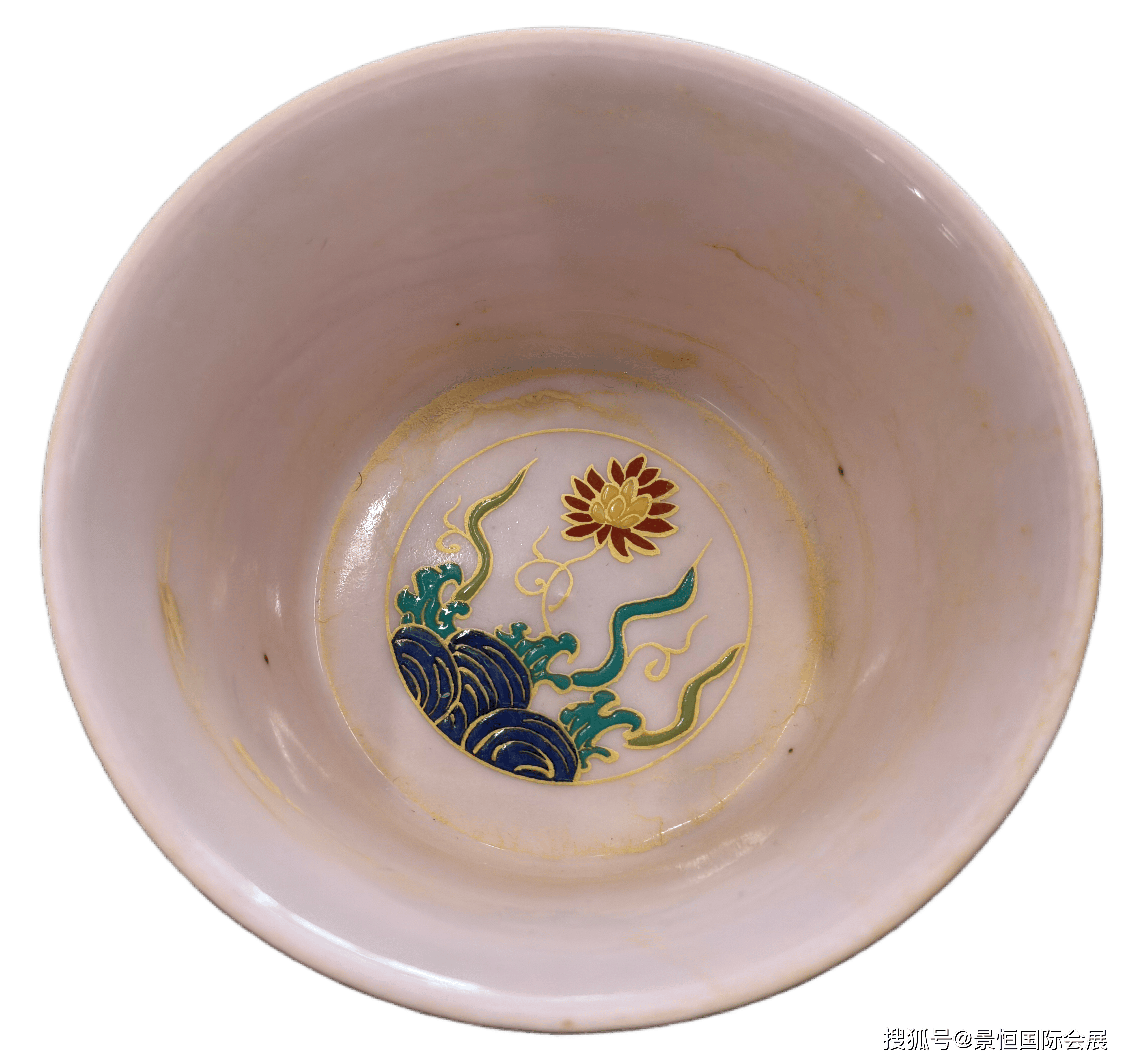 体现了较高的绘画技艺和装饰水准：大明成化年“宫廷御制”斗彩花卉杯