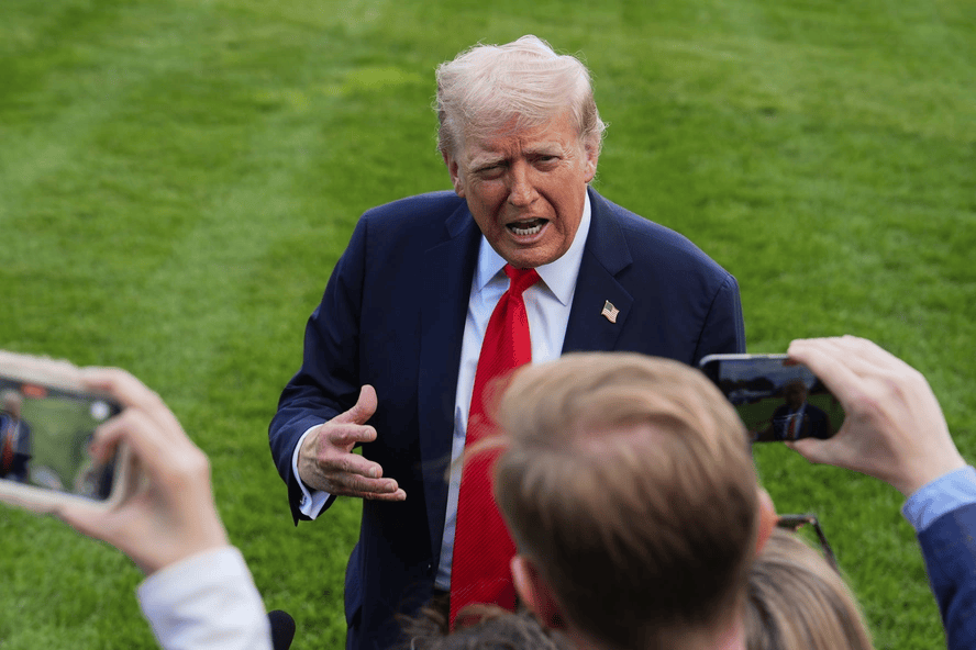 万斯为柯克抬棺，特朗普再表态：我们国家有帮左翼疯子，我要狠狠出手