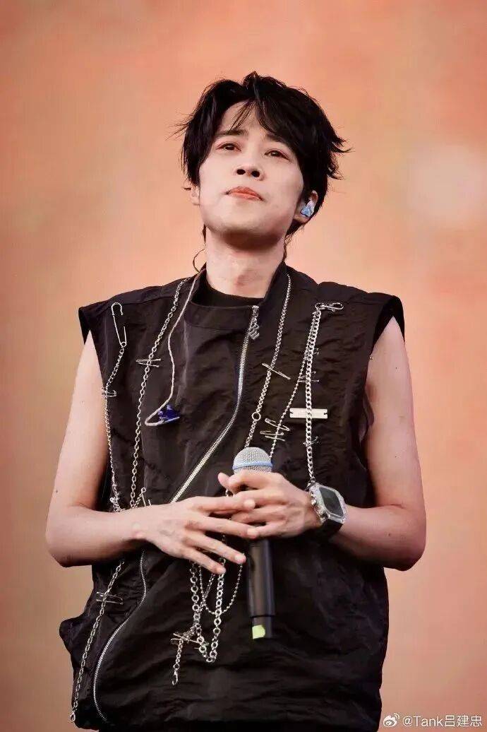 知名男歌手正式复出，“一度生命衰竭”