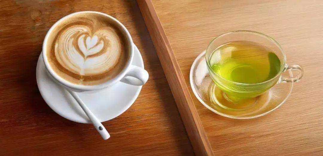 经常喝茶与经常喝咖啡的人，谁更年轻？