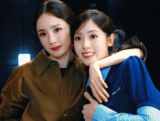 邢菲发文称赞杨幂：俺姐真的太好了，我爱她！