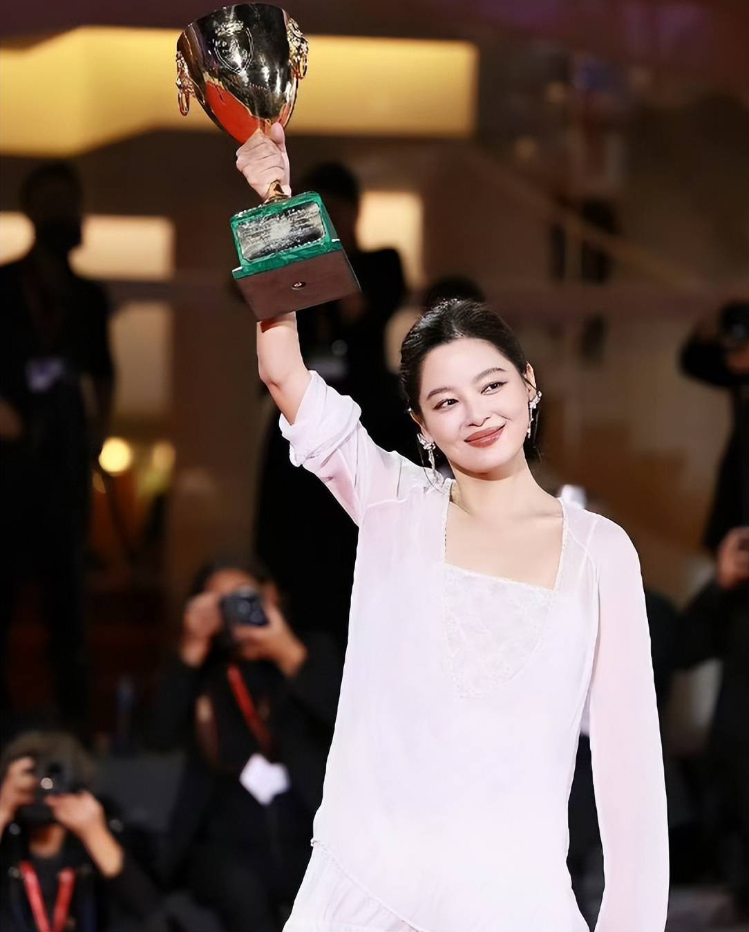 原创            曝辛芷蕾翟天临分手原因，男方无缝衔接新欢，辛芷蕾情伤后冲事业