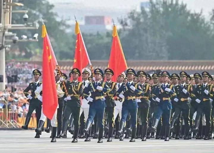 原创            有一种尴尬叫吴京谈爱国！平常吹的那么牛，九三阅兵却颗粒无收