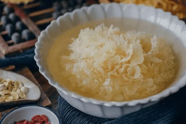 时下早上空腹喝碗它，润肺补肾升免疫，一整天都精神！