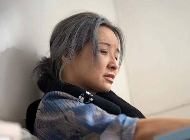 香港知名女星复出拍剧，靠医美保持年轻，做直播带货收入不稳定