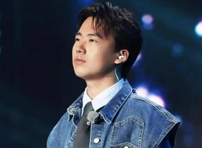 原创            叹！二十年搭档起嫌隙，于谦此举致德云社现危机，传承成谜