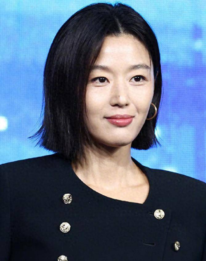 韩国花式洗白全智贤，指责中国看盗版、上升角色，脸都被打肿了！