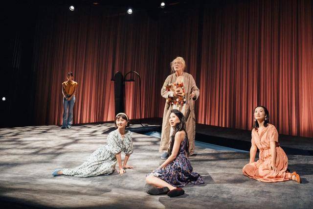 写给母亲和岁月的诗，顾雷戏剧《长翅膀的杜若》上演