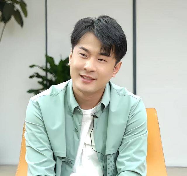 原创            辛巴上演“狼来了3次”，出走香港情况不明，疑面临多项举报指控