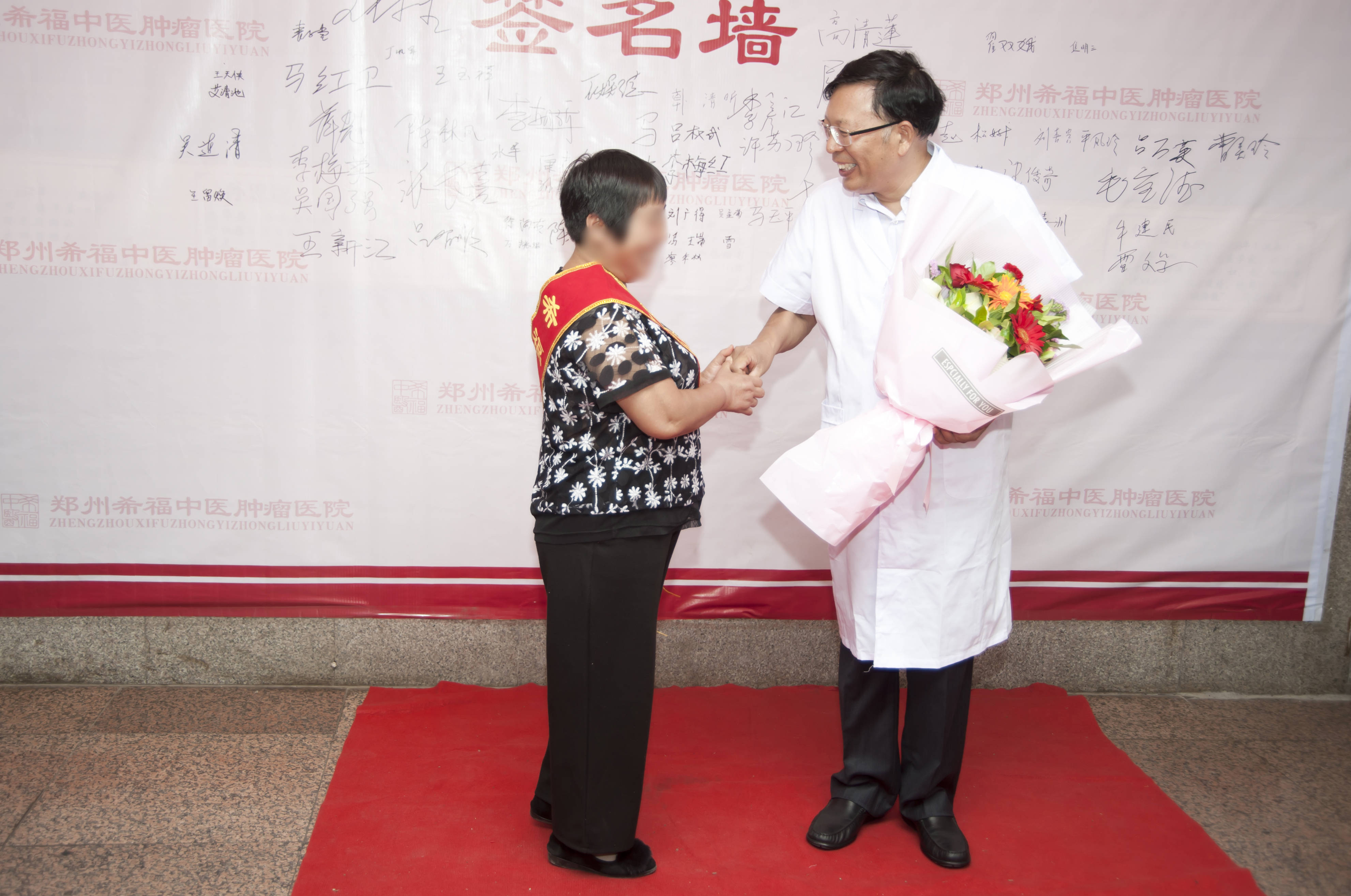 确诊肺癌那年，医生说只剩一年半……但她却这样走过了十三年