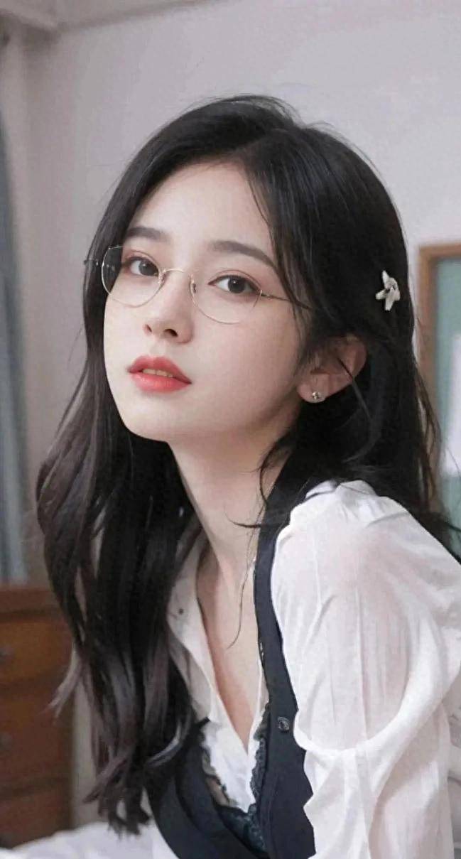 原创            听见妻子的声音在楼上，她却说今晚加班，我一脚踹开邻居家的门