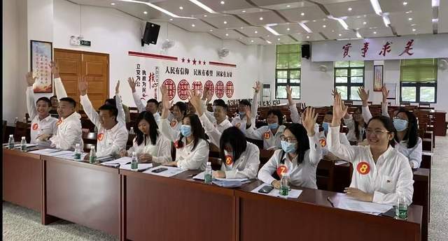 书法家李长生在孔子学院书法大讲堂的演讲