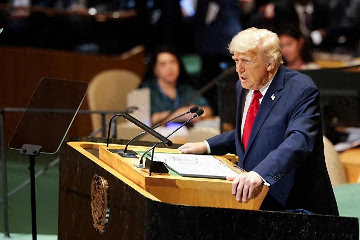 原创            全球领导人共聚一堂，特朗普被群起攻之，中国赢得掌声一片