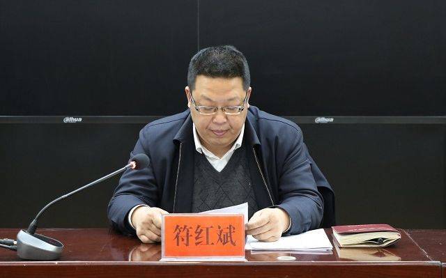 符红斌，主动投案