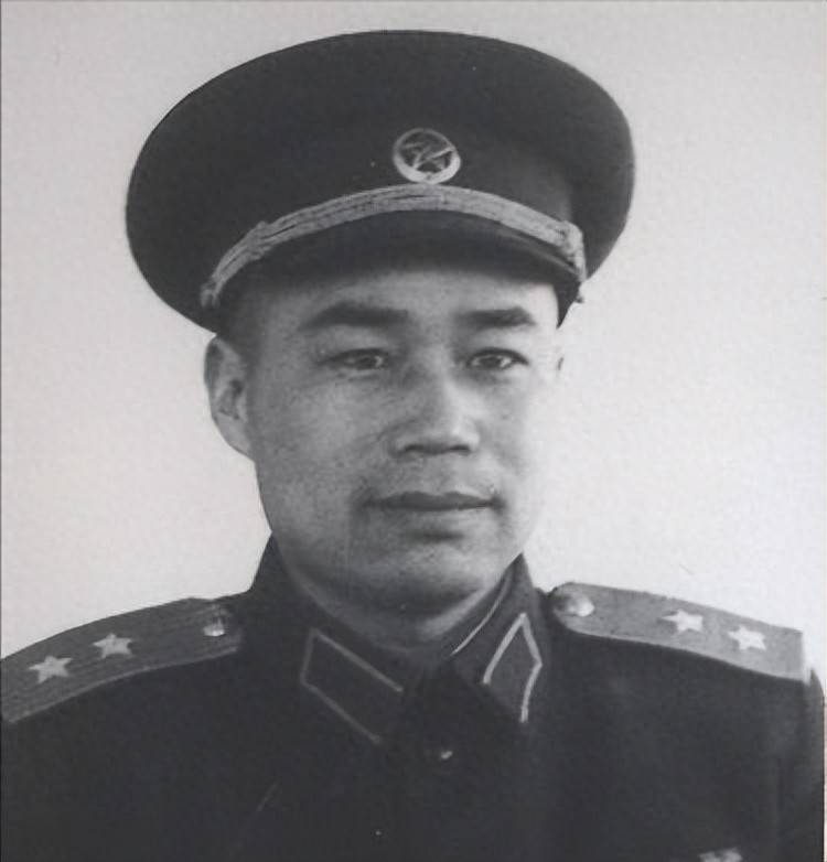 原创            许世友不满王近山复出后的住房安排，说：他们不懂事，我房子给你