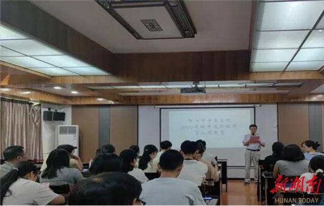 助力启航！邵阳市中医医院为2025级规培生送上“职业第一课”