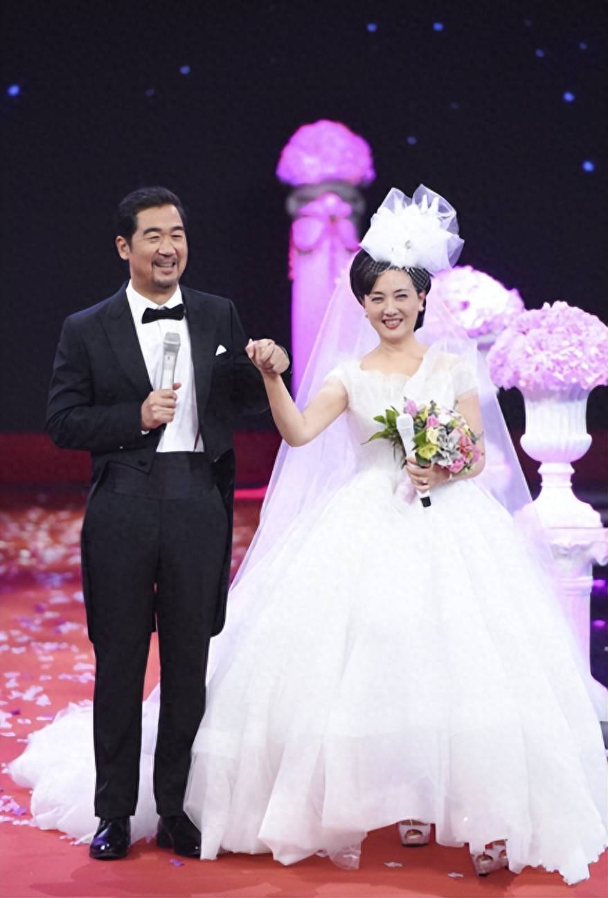 原创            明星夫妻能消停点不？为圈钱上800个综艺，那点破事全国都看腻了