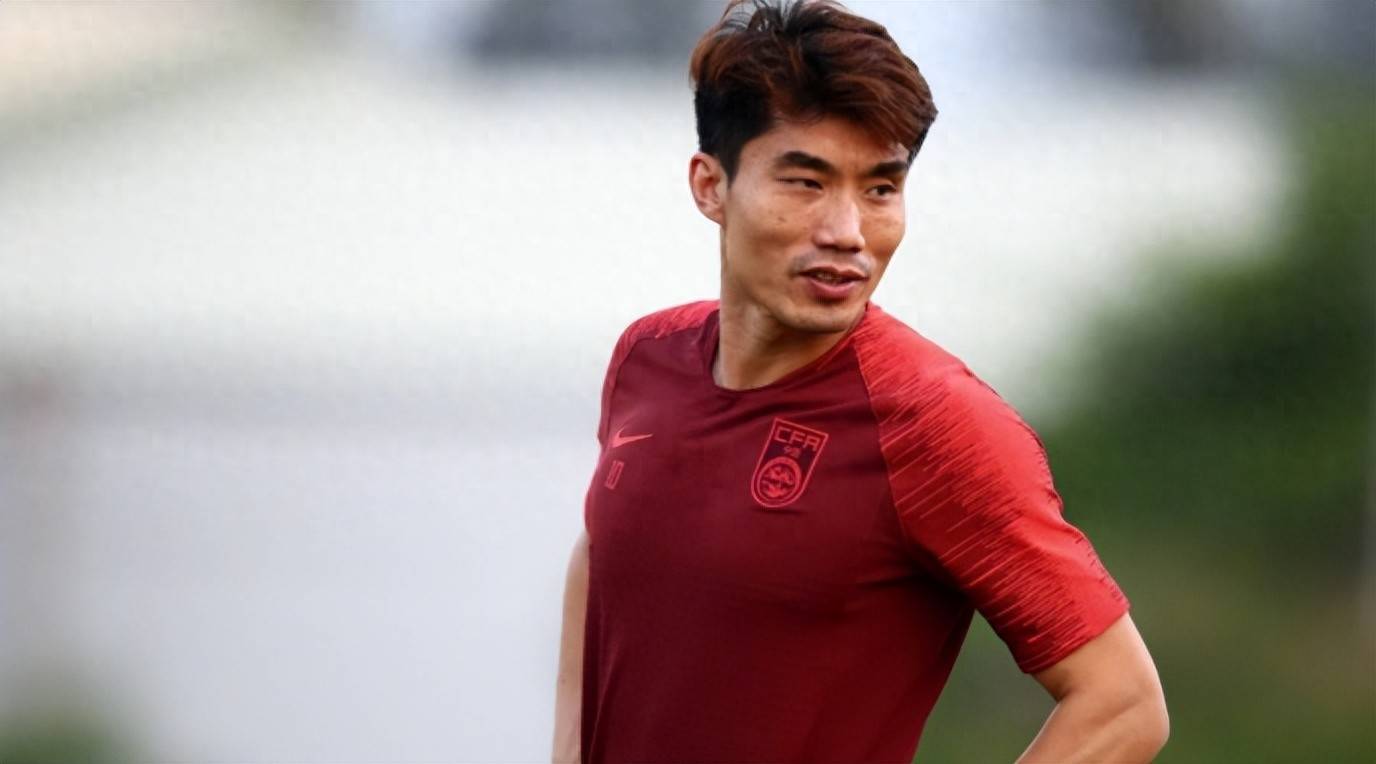 原创            喜讯！郑智已接受中超冠军名帅邀请，再次跟老队友相聚重返绿茵场