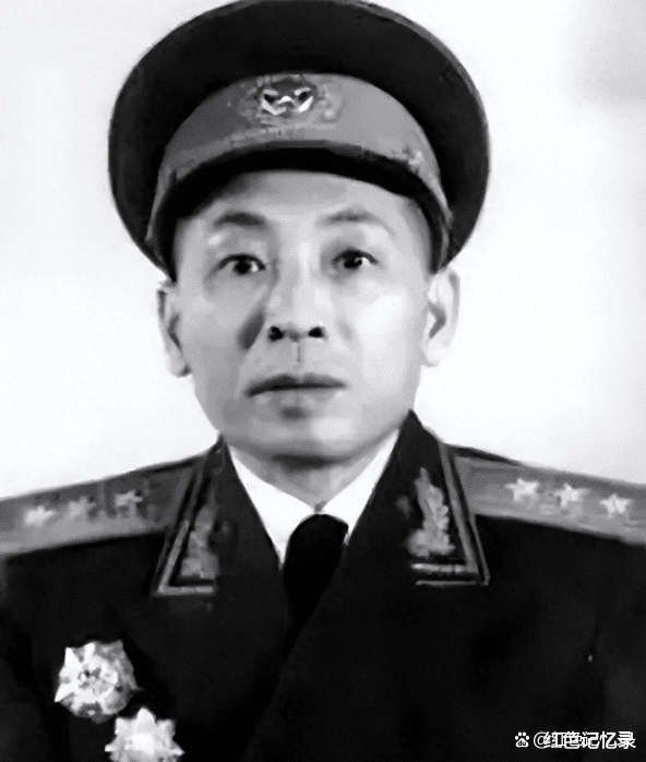 44年叶飞去团附近诊所看病，见墙上一幅字画回来急令：抓捕老医生