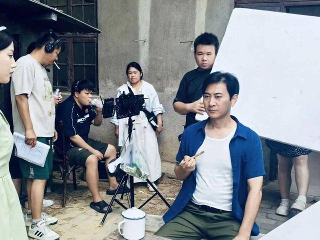 横店急需“霸总的爹”？日薪5000元？业内人士解读→